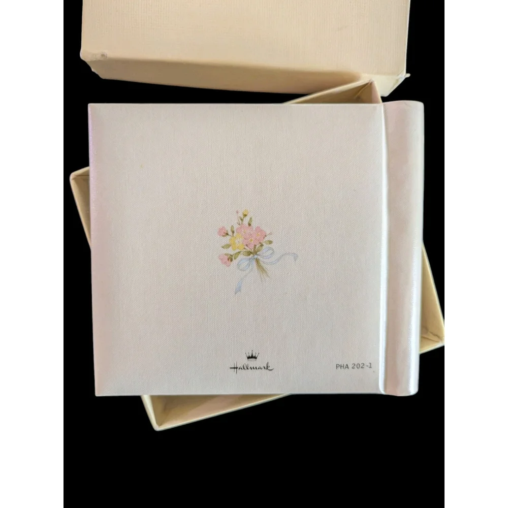 Vintage 1982 Hallmark BABY FACES MINI Photo Album Holds 20 Photos